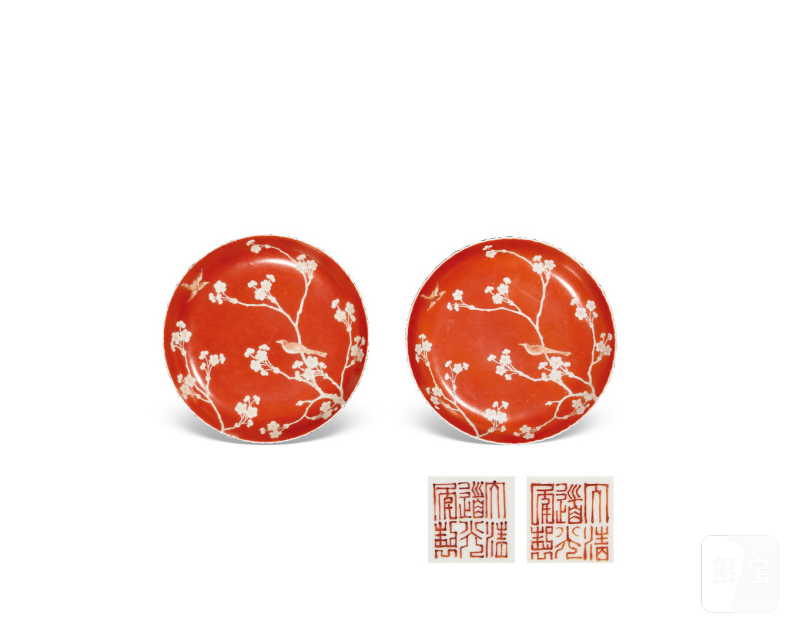 清道光  珊瑚红留白喜上眉梢花口盘（一对） - 图1